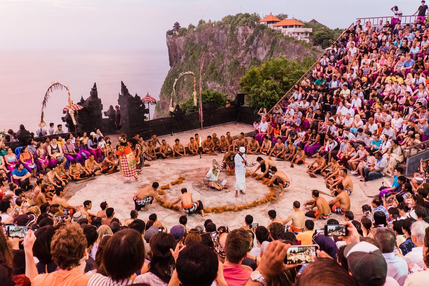 Kecack Tanz im Uluwatu Tempel