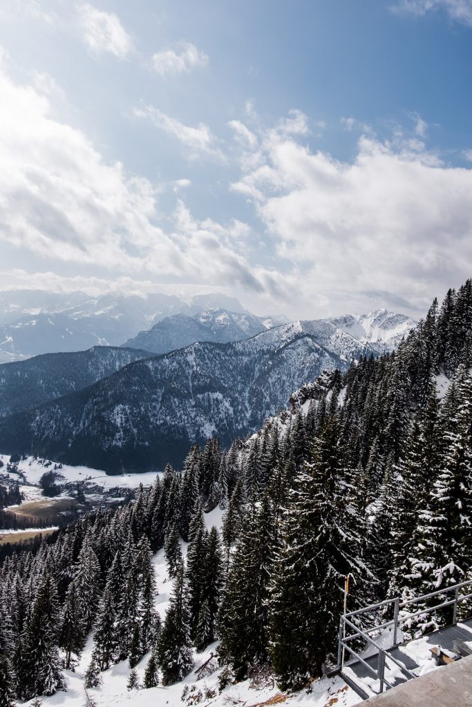 Wandern im Winter - Ausblick vom Gipfel des Laber